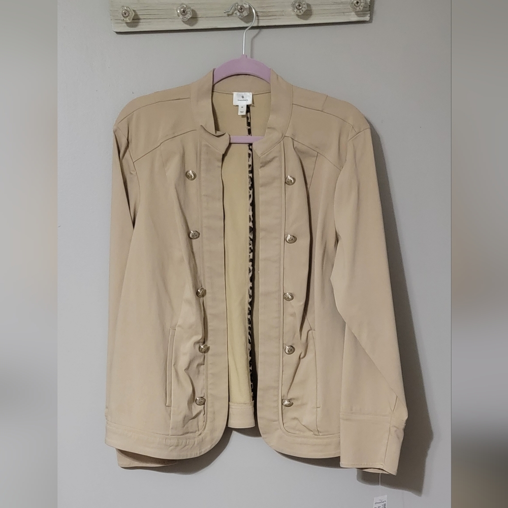NWT  Brand new dress barn size 1X tan blazer with buttons